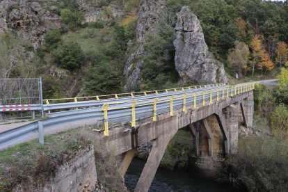 El actual puente de Remolina que espera ser sustituido por uno nuevo.