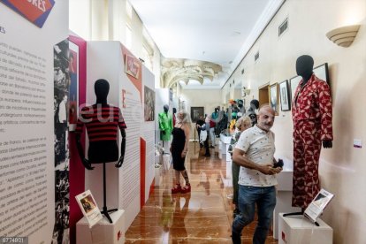 La exposición reúne a los protagonistas de la Movida.