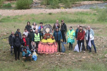 Amigos del Mocho en el décimo aniversario con Carlos Cuenllas y familiares de Pérez Soto.