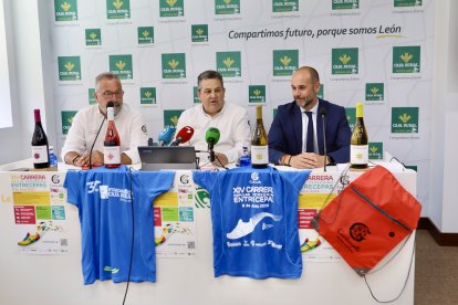 Caja Rural acogió la presentación de la Peregrino Entrecepas 2025.