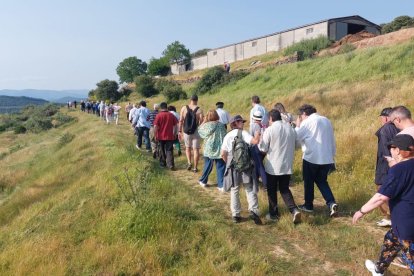 Participantes en el recorrido por la Senda Novelada, este sábado.