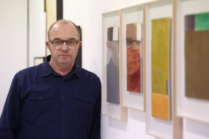 El leonés Ramón Isidoro, en una exposición anterior realidad en la Galería Ármaga.