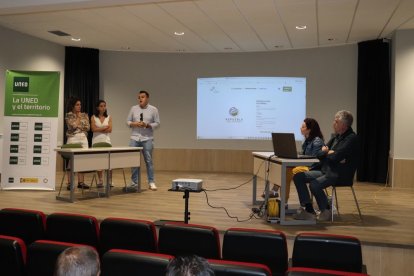 Representantes de la Uned, Diputación y técnicos.