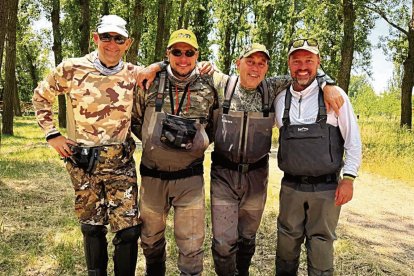 Pescadores a Mosca con Juan Carlos Castro, Luis A. Gozález, Aitor Fernández y Carlos González.