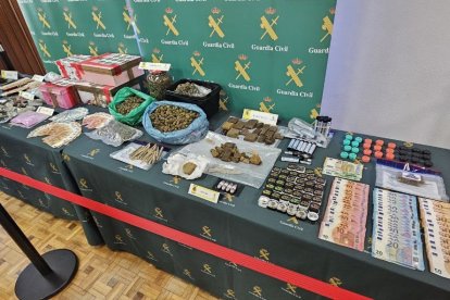 La Guardia Civil desmantela un entramado criminal de distribución de drogas que operaba a nivel nacional.