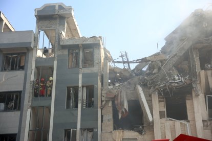 Un edificio de Irán alcanzado por un misil de Israel.