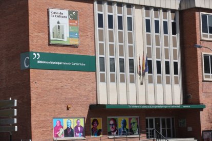 Fachada de la Biblioteca de Ponferrada.