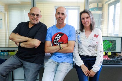 Daniel Diez, cofundador y responsable I+D, Raúl Núñez, cofundador y responsable técnico de Progar y Almudena López, analista.