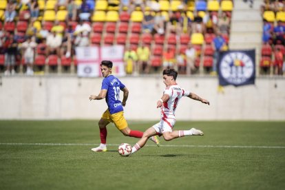 Este tiro de Yeray se estrelló en el larguero.