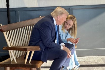 Donald Trump y la primera ministra italiana Giorgia Meloni en la cumbre del G7 en Canadá.