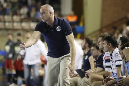 Rafa Guijosa, exentrenador del Ademar, sale de Irán y regresará este viernes a España