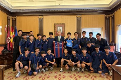 El Ayuntamiento de León tuvo una recepción con el FC Tokyo.
