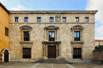 Atrio de San Isidoro. Plaza de Santo Martino.