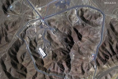 Imagen de satélite que muestra el lugar en el que Irán enriquece uranio en Fordo.