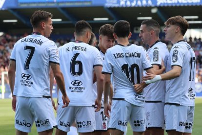 Limpia casi total en la plantilla de la Cultural para acometer un curso vital para asentar al equipo en Segunda División.