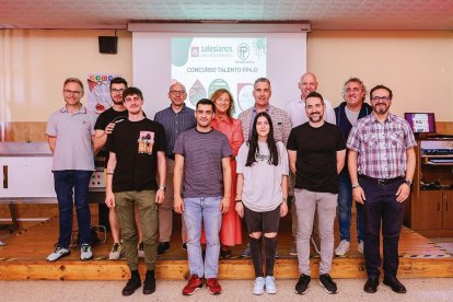 Los concursantes con el jurado y profesorado del Colegio Don Bosco.