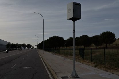 Radar en la carretera de Carbajal, fuente de polémica y envuelto en sospechas políticas.