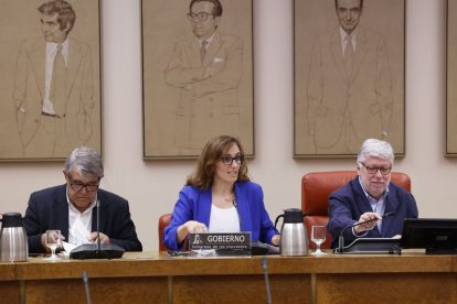 La ministra de Sanidad, Mónica García, ayer en la comparencia en el Congreso.