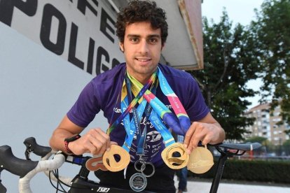 El leonés Kevin Viñuela compite en el Mundial de Acuatlón.