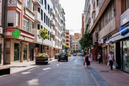 Ya con la obra en marcha, San Agustín, Alfonso V y Gil y Carrasco se anunció que se peatonalizaban con la coartada de que lo pedían los comerciantes.