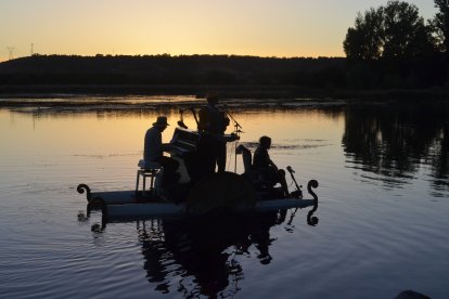 Concierto de piano sobre el Órbigo en Santa Marina del Rey
