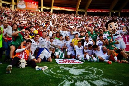 Más de la mitad de la plantilla de la Cultural que logró el ascenso ya es historia en el club.