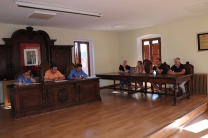 Concejales de UPL, PSOE y PP en la última sesión plenaria.