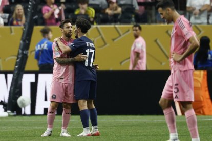 Messi nada pudo hacer para frenar a un PSG muy superior.