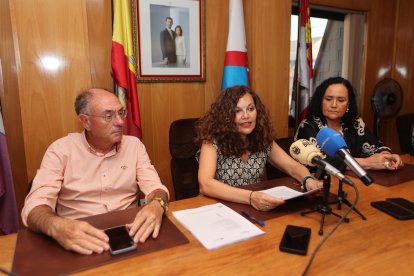 Silvia Cao ante los medios de comunicación