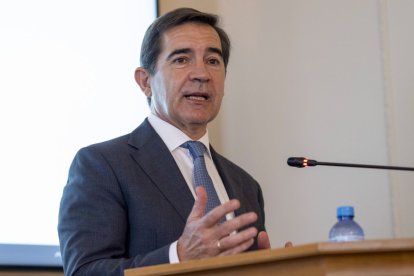 Carlos Torres Vila durante la inauguración en la Universidad Menéndez Pelayo.