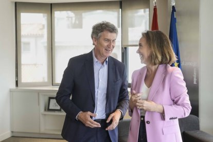 Alberto Núñez Feijóo junto a la secretaria general del PP, Cuca Gamarra.