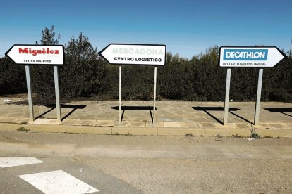 Señalización interior en la zona industrial de la primera fase del polígono.