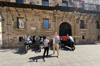 Lidia Valenzuela y Borja González presentaron un evento que convierte a Astorga en un referente del motor. DL