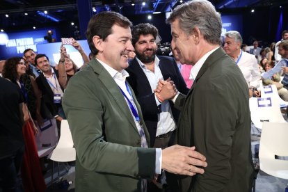 Alfonso Fernández Mañueco, ayer con Alberto Núñez Feijóo.