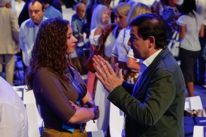 Alfonso Fernández Mañueco junto a Esther Muñoz en el congreso popular.