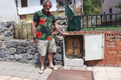 Una de las cajas de distribución con las que cuenta Burón para la fibra óptica.