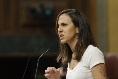 La portavoz de Podemos Ione Belarra, interviene durante el pleno en el Congreso de los Diputados, este miércoles. EFE/ Mariscal.