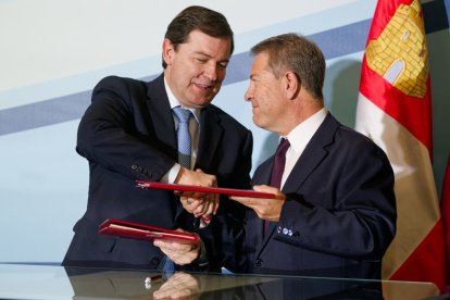 Alfonso Fernández Mañueco y Emiliano García-Page en Arenas de San Pedro.