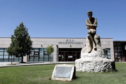 El pensador, ubicado en el Campus de Vegazana, es uno de los símbolos de la Universidad de León.