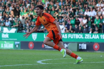 Álex Costa celebra en Sestao su último gol con la Deportiva.