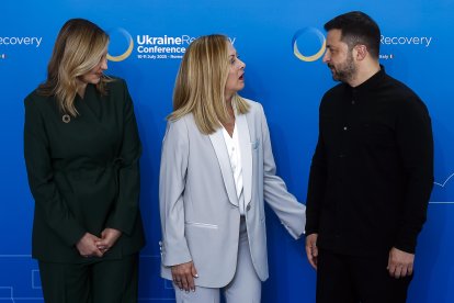 Giorgia Meloni con Volodímir Zelenski y su mujer