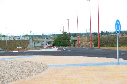 El paso de los dos ramales de la N-630 en la nueva rotonda se abrirá este lunes.