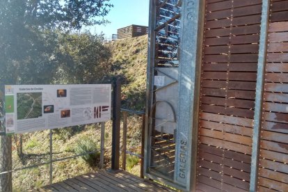 Entrada a la galería de Orellán que controla el Ayuntamiento de Borrenes.