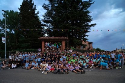 Foto de familia de las 21 agrupaciones.