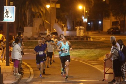 Más de 400 personas participaron en la cita nocturna.