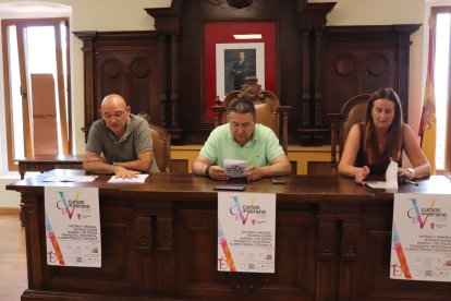 Javier Rodríguez, Luis M. Santos y Valentina González.