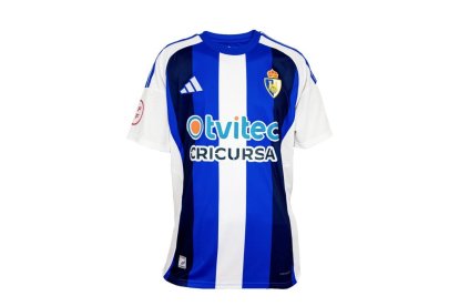 El azul marino vuelve a la primera camiseta.