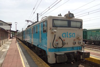 Una locomotora de Alsa Rail en la provincia de León.