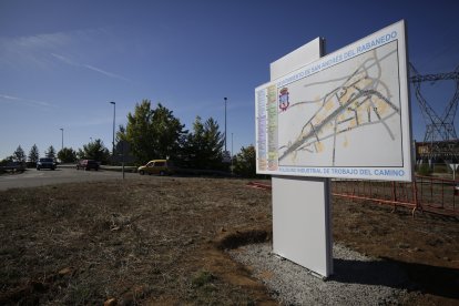 Carteles del polígono industrial de Trobajo del Camino. F. Otero Perandones.