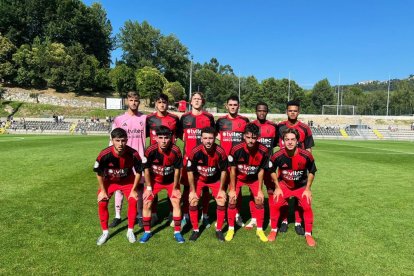 Primera alineación de la pretemporada, con sólo dos jugadores de la 1ª plantilla: Ángel y Pau.